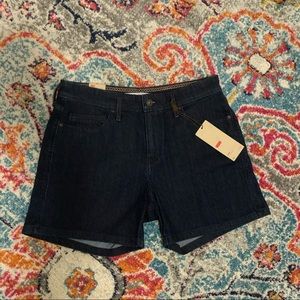 LEVI’S DARK BLUE DENIM SHORTS